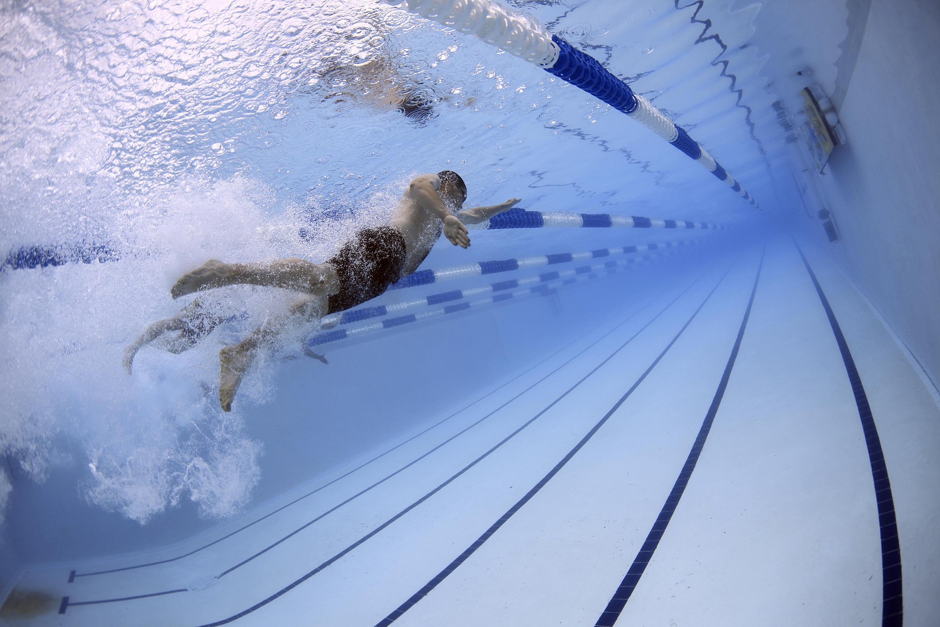 Zajęcia na pływalni – ratunek dla kręgosłupa