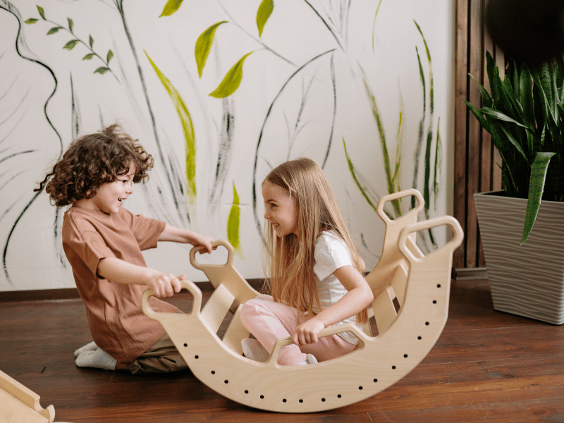 Drewniane zabawki dla dzieci – bujak dla chłopca i dziewczynki